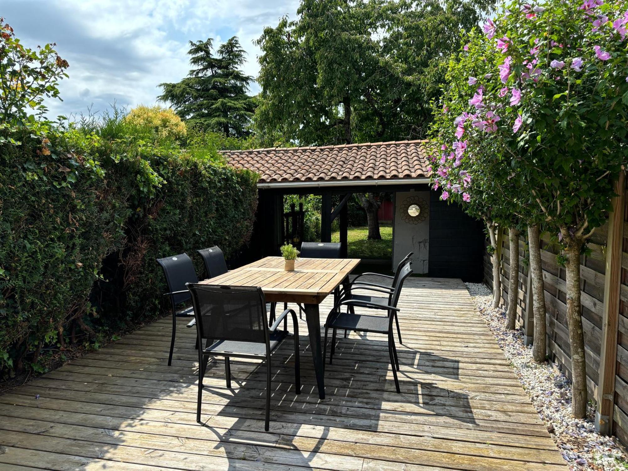 La Maison Du Parc, Charme Et Tranquillite Ниор Екстериор снимка