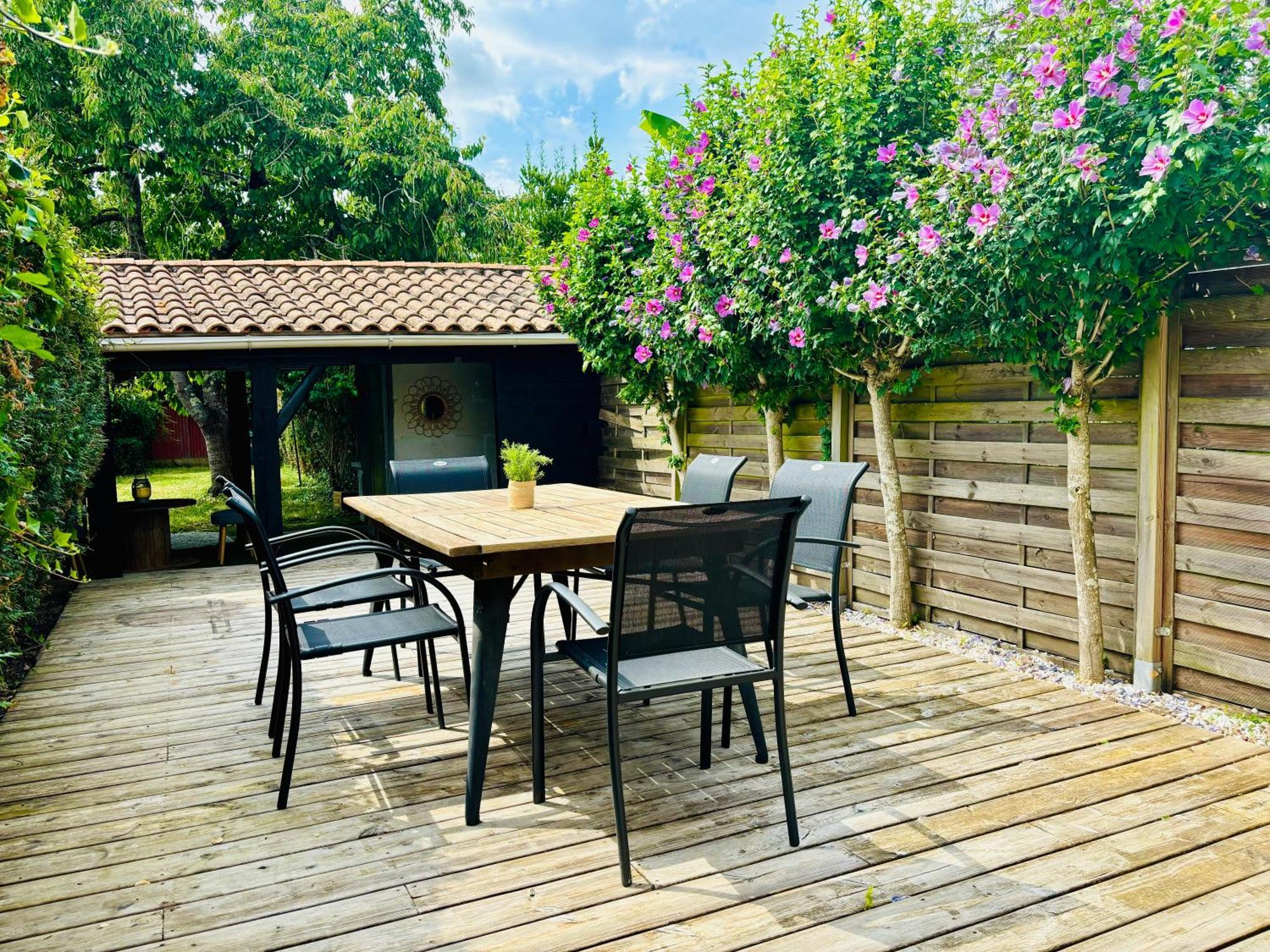 La Maison Du Parc, Charme Et Tranquillite Ниор Екстериор снимка