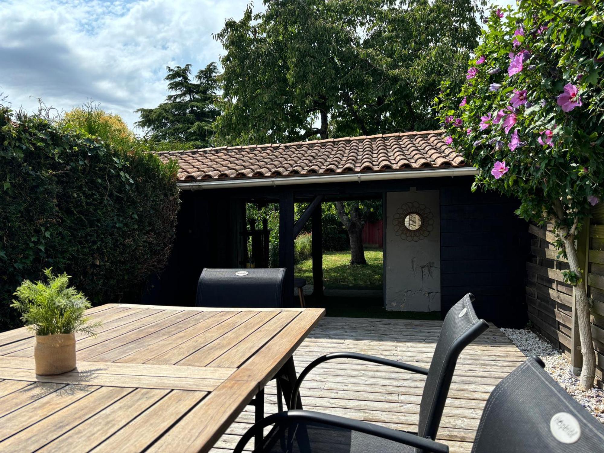 La Maison Du Parc, Charme Et Tranquillite Ниор Екстериор снимка